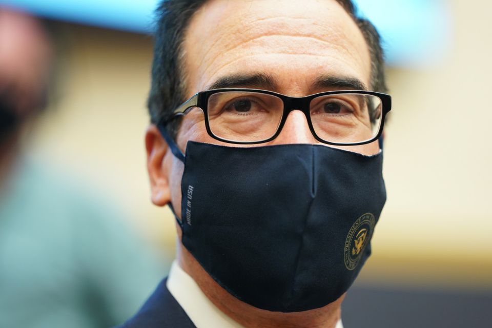  ??????U.S. Treasury Secretary Steven Mnuchin wears a protective face mask as he is seated to testify before a House Financial Services Committee hearing on oversight of the Treasury Department's and Federal Reserve's coronavirus disease (COVID-19) pandemic response on Capitol Hill in Washington, U.S., September 22, 2020. REUTERS/Joshua Roberts/Pool